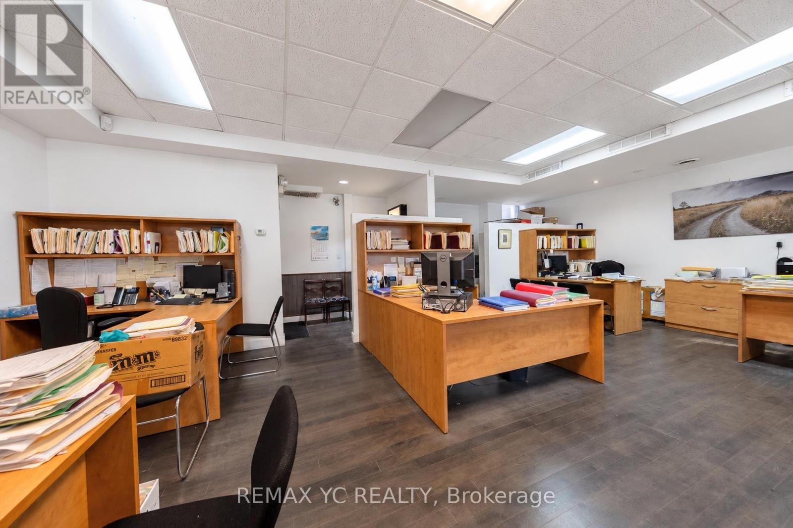 2nd Floor - 658 Bloor Street W Property Photo 20