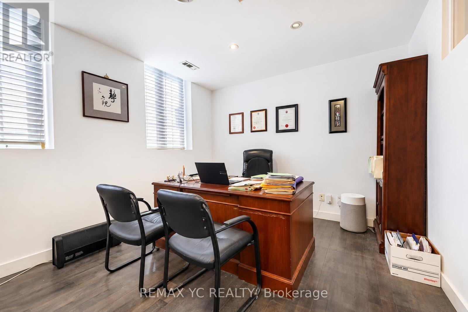 2nd Floor - 658 Bloor Street W Property Photo 21