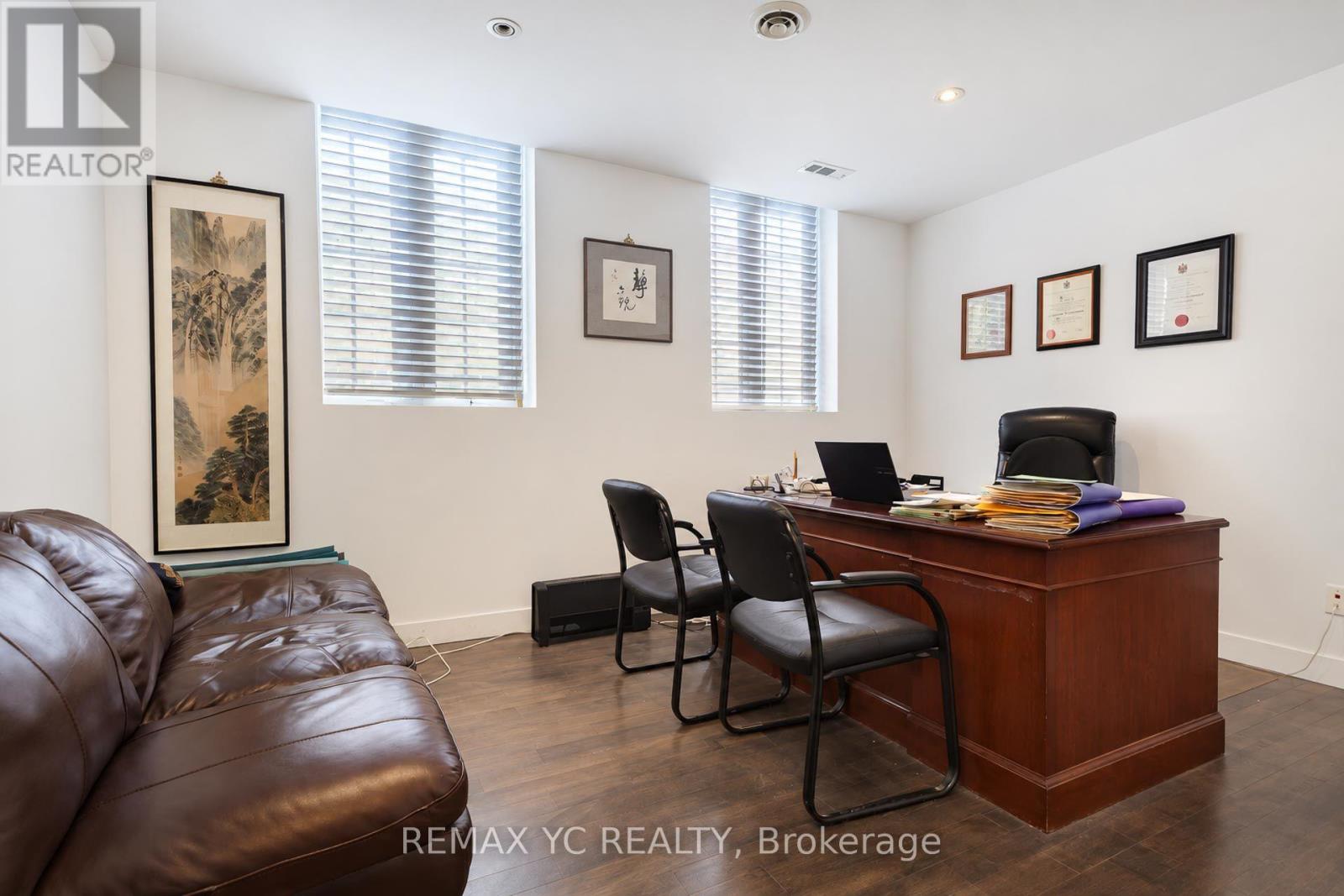 2nd Floor - 658 Bloor Street W Property Photo 22