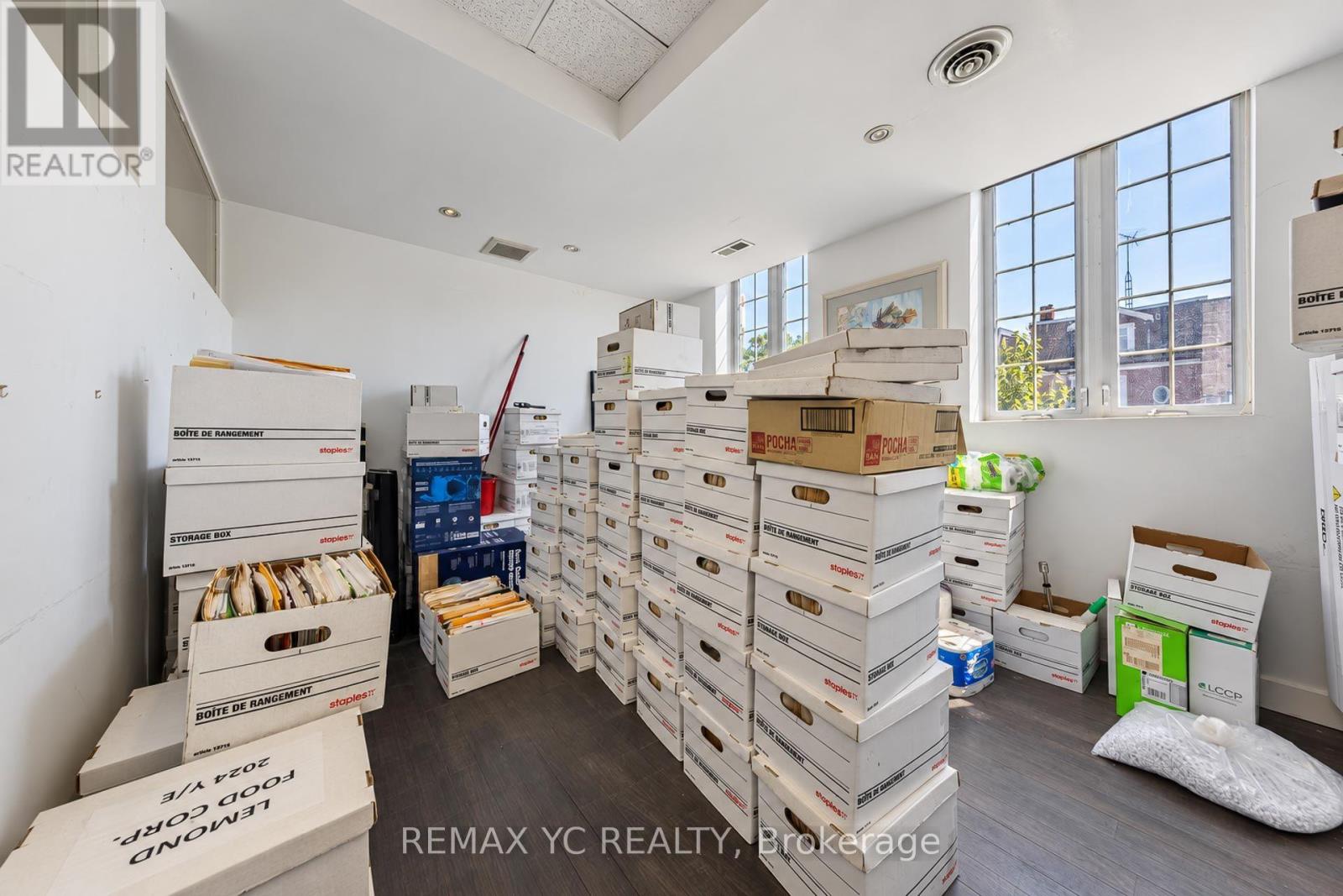 2nd Floor - 658 Bloor Street W Property Photo 23
