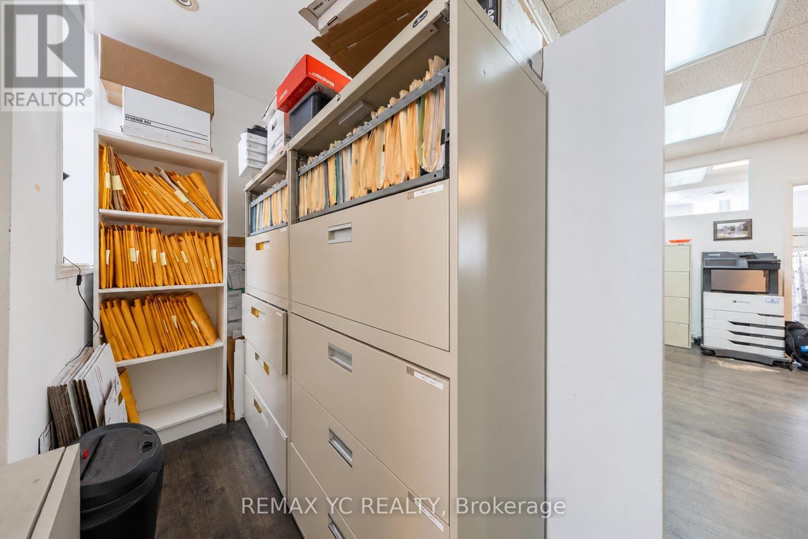 2nd Floor - 658 Bloor Street W Property Photo 25