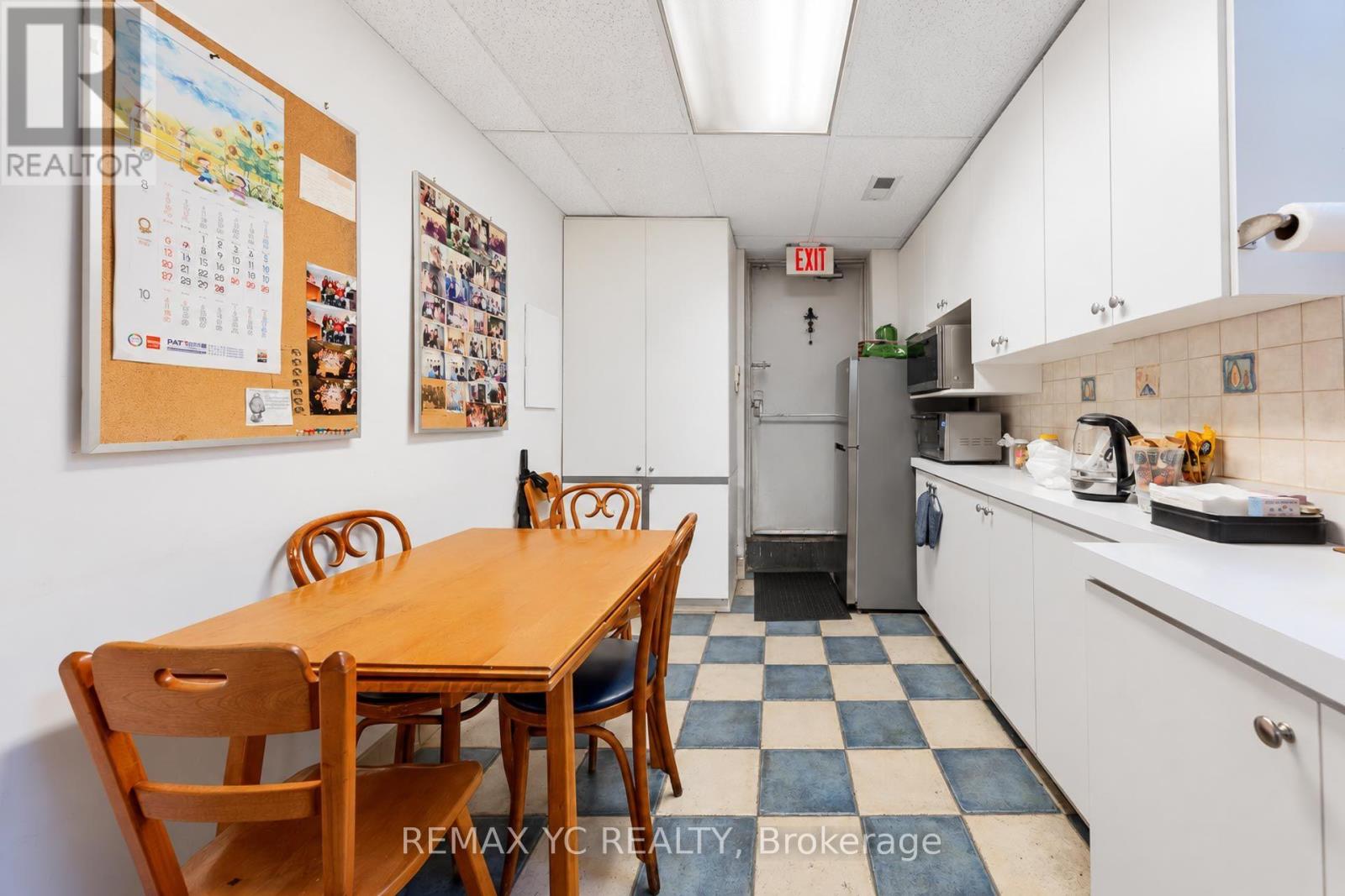 2nd Floor - 658 Bloor Street W Property Photo 26
