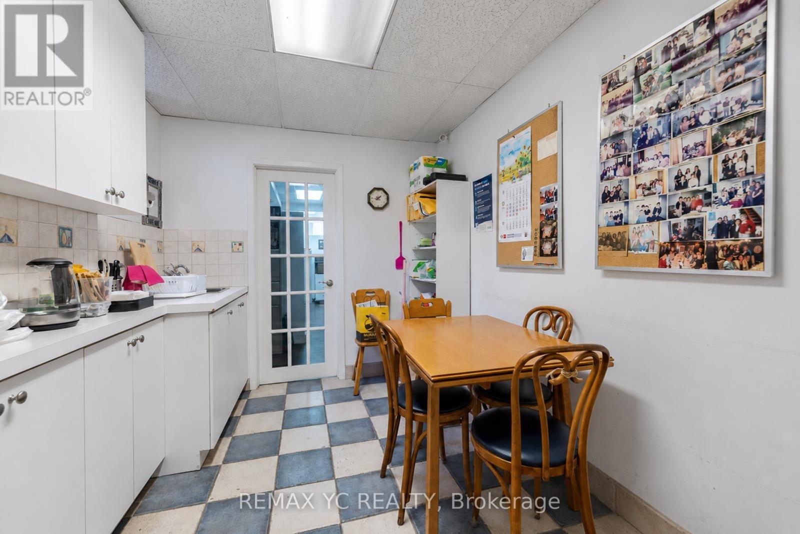 2nd Floor - 658 Bloor Street W Property Photo 28