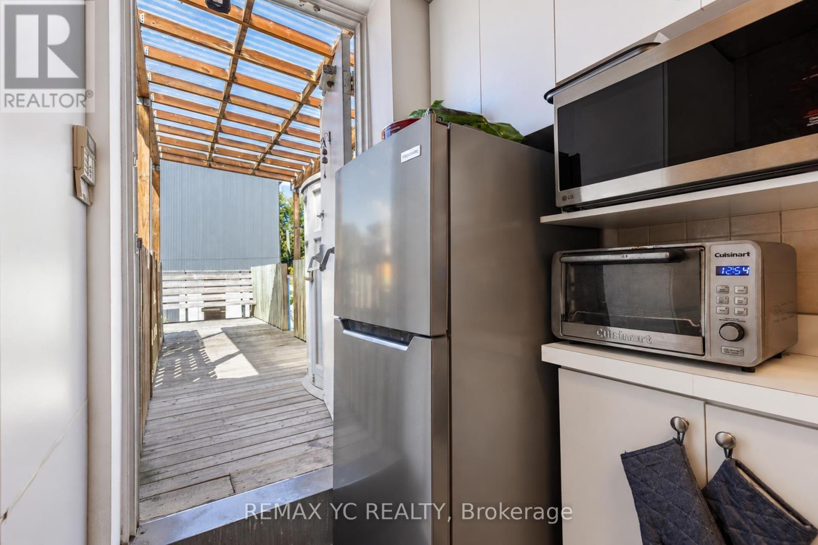2nd Floor - 658 Bloor Street W Property Photo 29