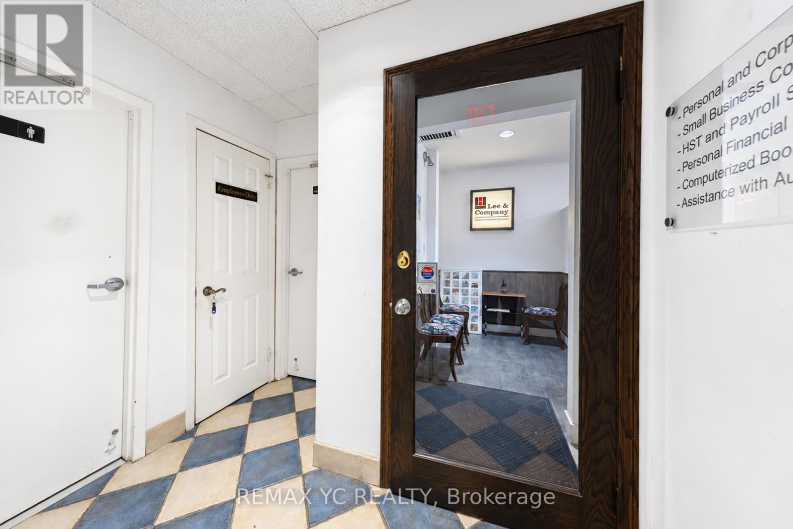 2nd Floor - 658 Bloor Street W Property Photo 35