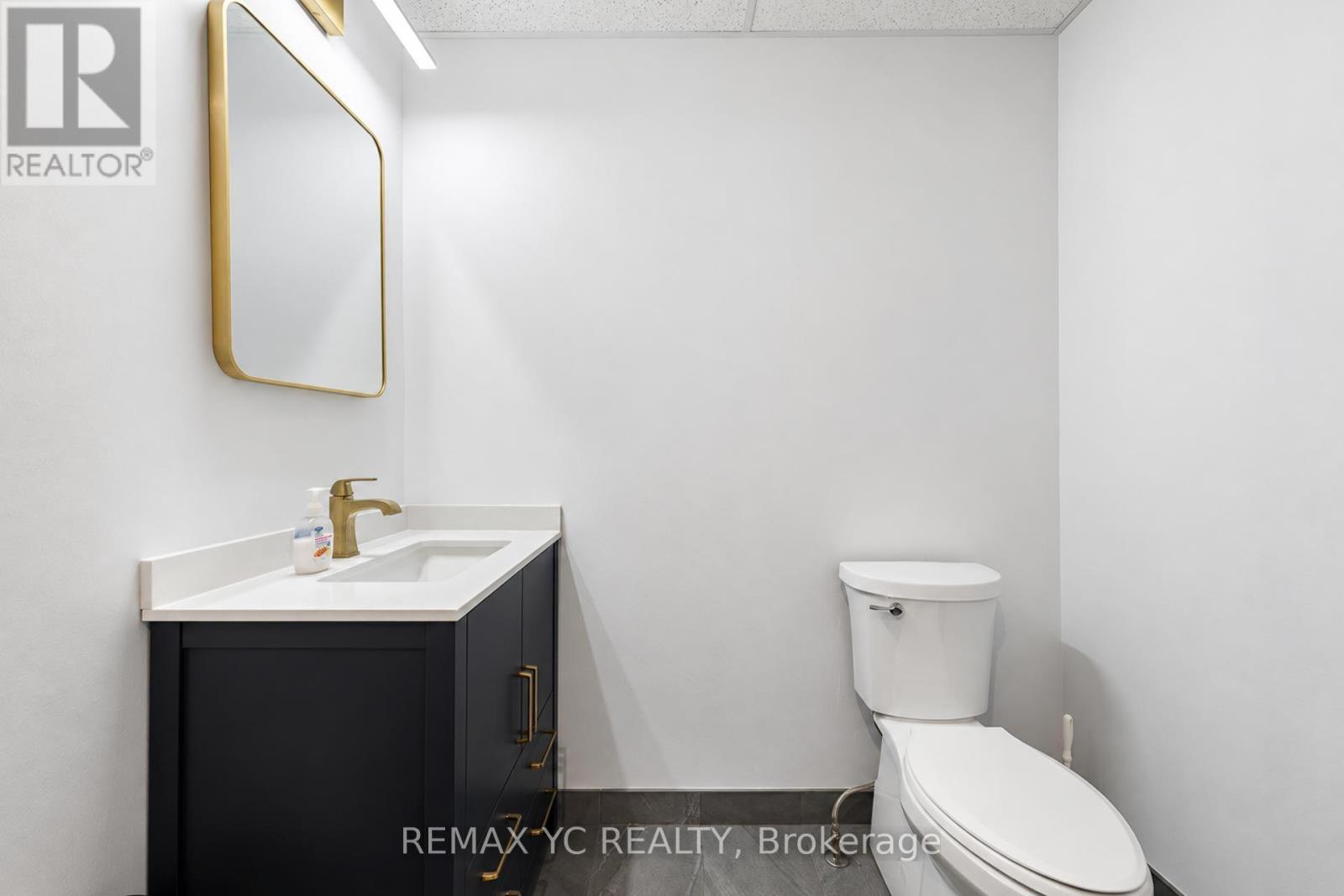 2nd Floor - 658 Bloor Street W Property Photo 37