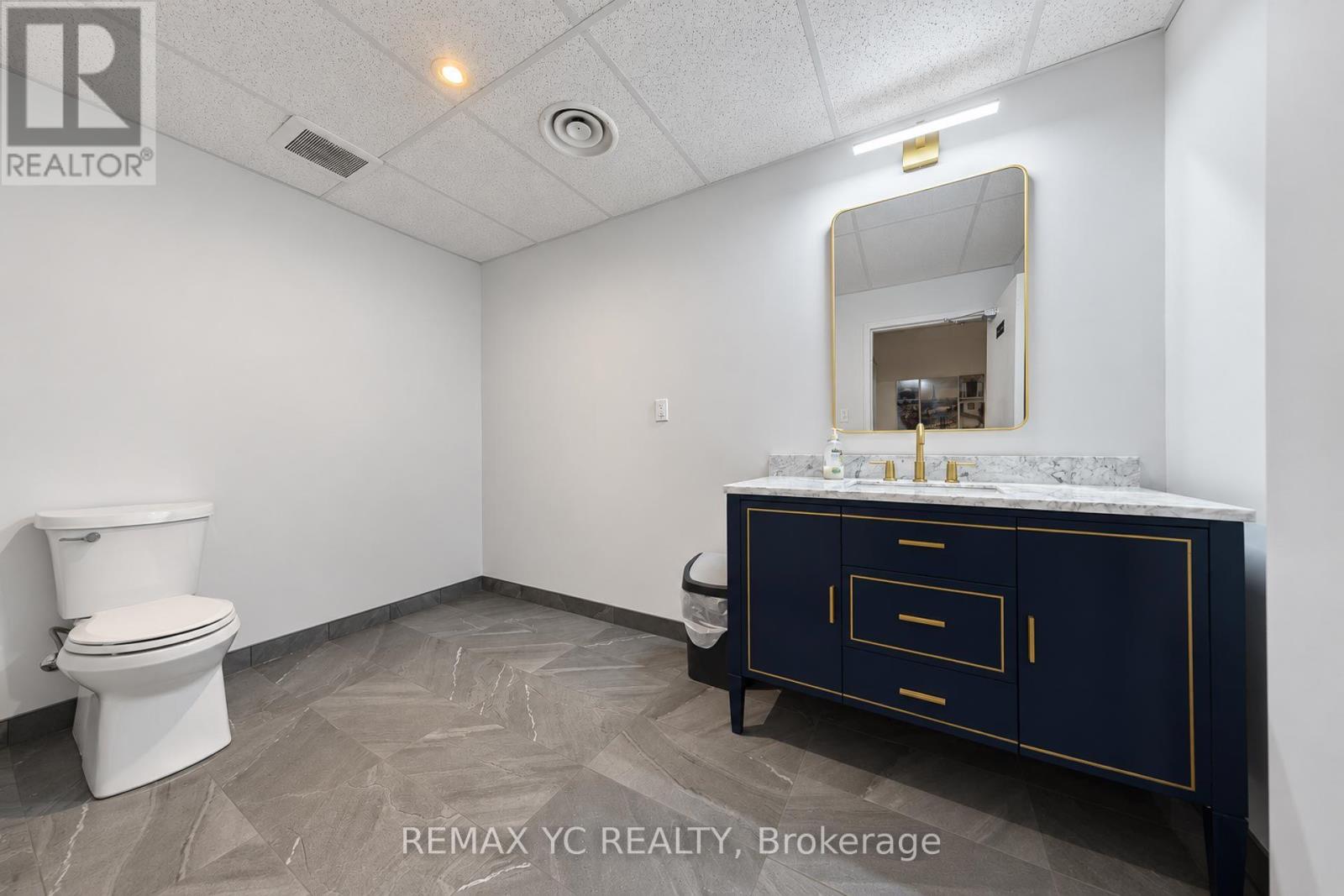 2nd Floor - 658 Bloor Street W Property Photo 39
