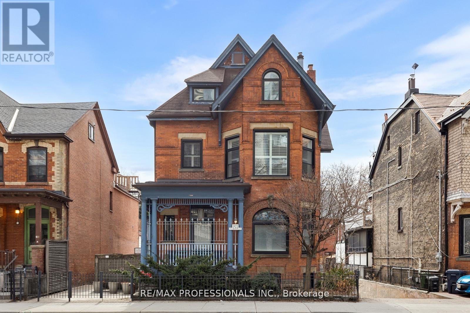 C - 253 WELLESLEY STREET E Property Photo 1