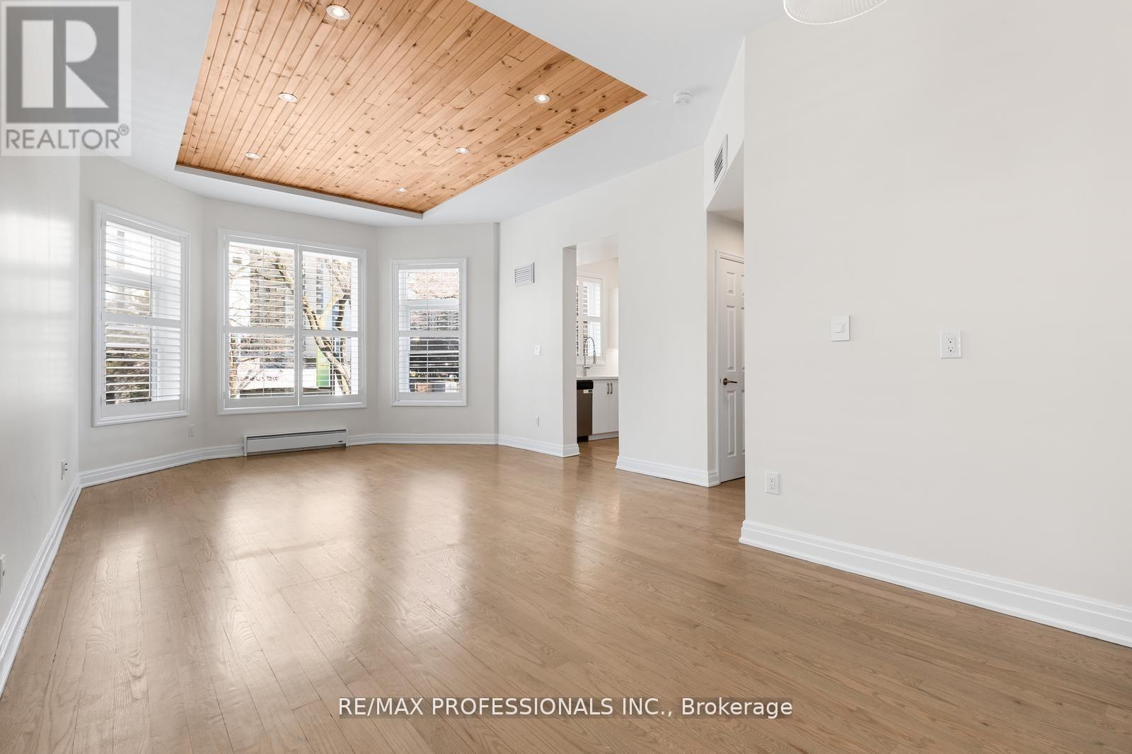 C - 253 Wellesley Street E Property Photo 14