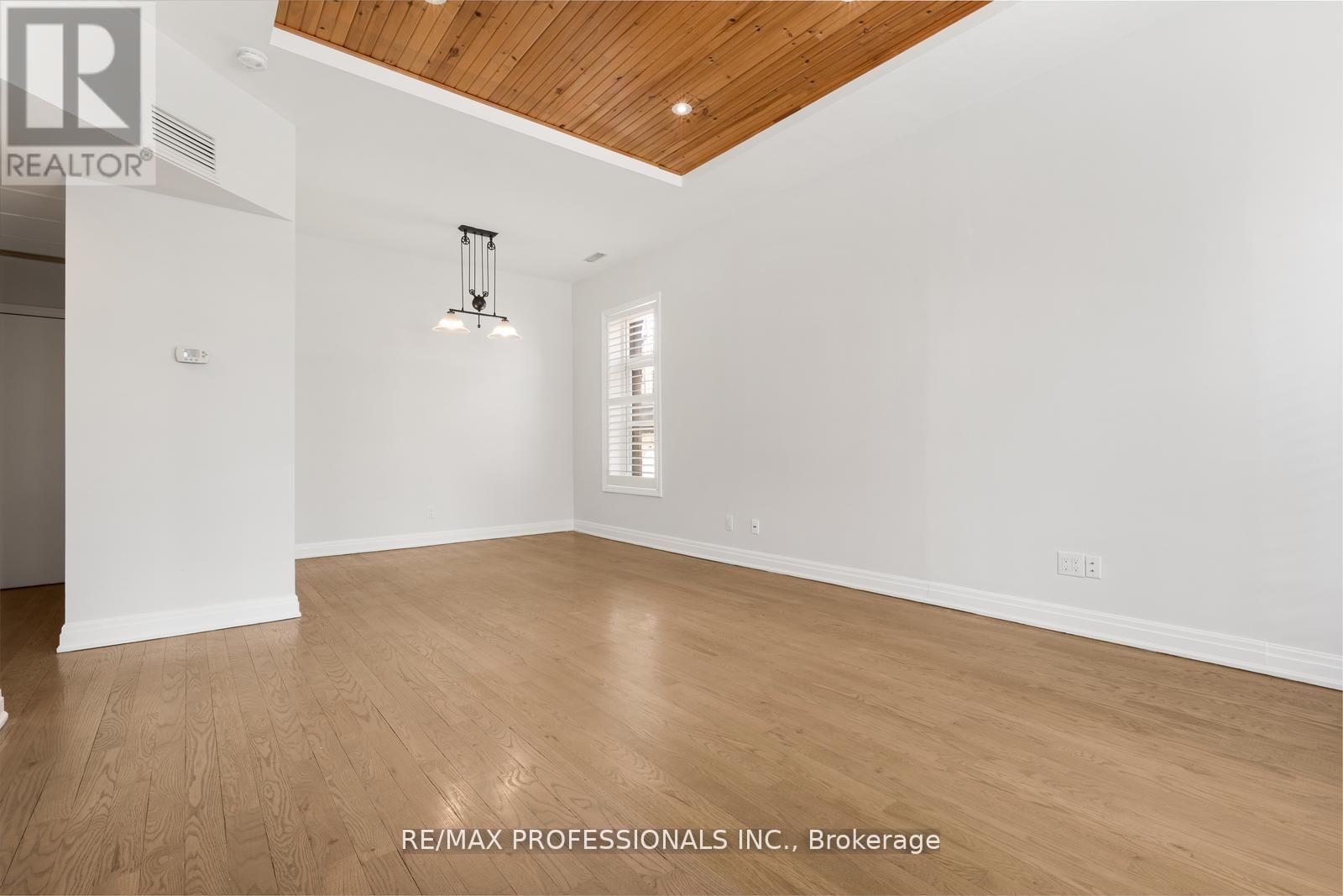 C - 253 Wellesley Street E Property Photo 15