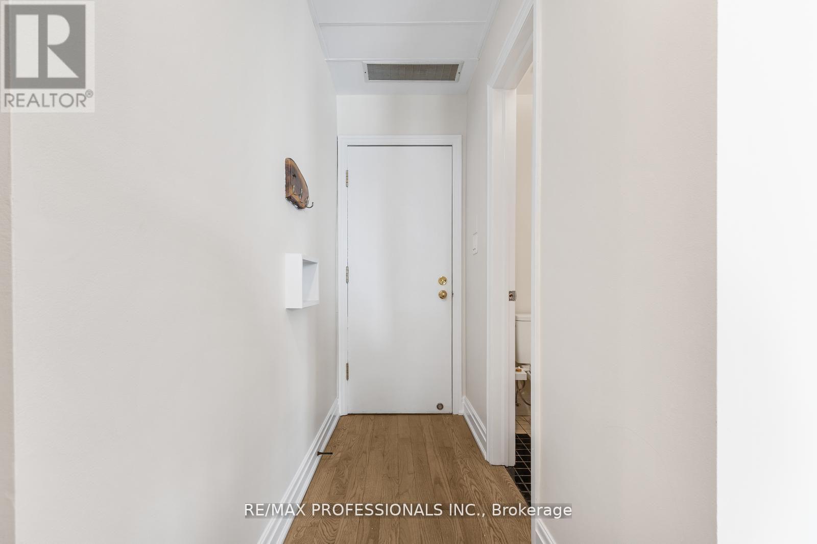 C - 253 Wellesley Street E Property Photo 17