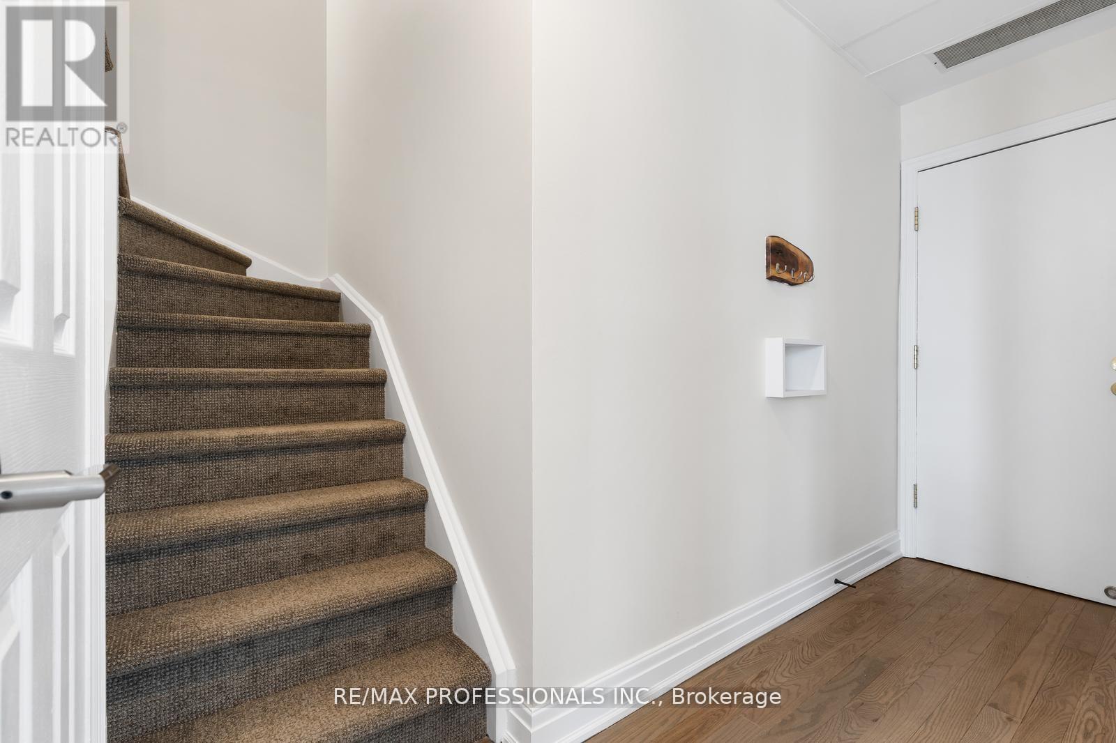 C - 253 Wellesley Street E Property Photo 19