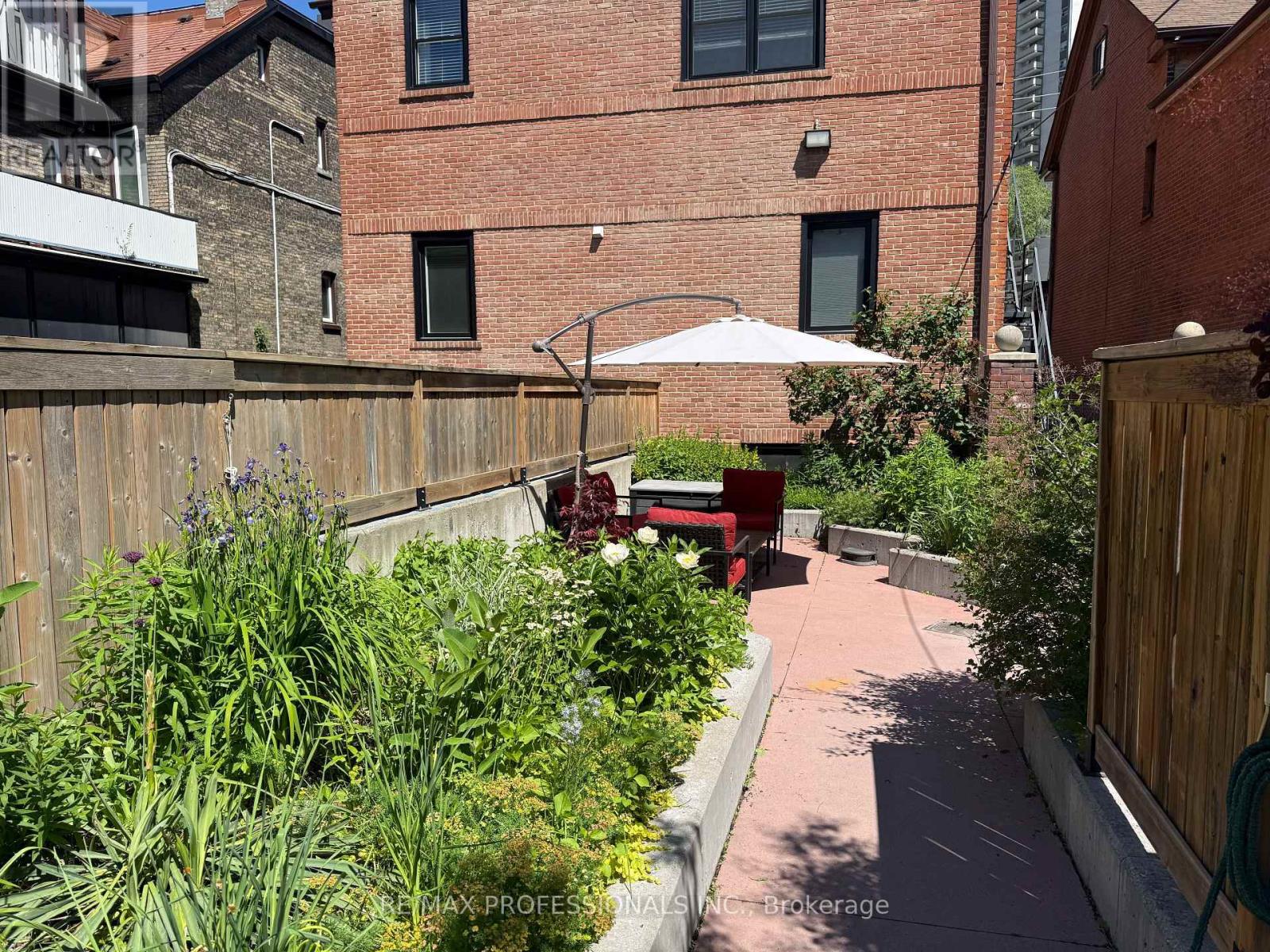 C - 253 Wellesley Street E Property Photo 32