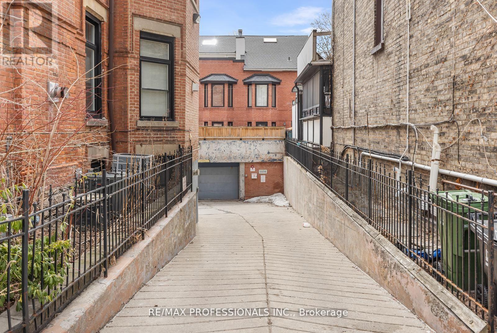 C - 253 Wellesley Street E Property Photo 35