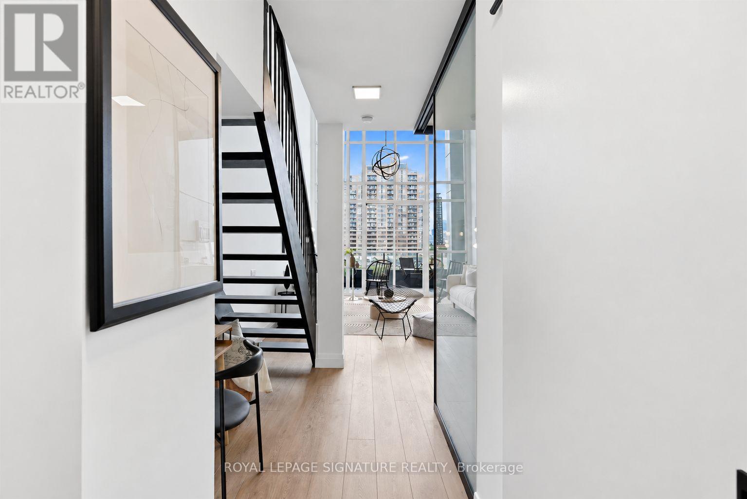 532 - 5 Hanna Avenue Property Photo 2