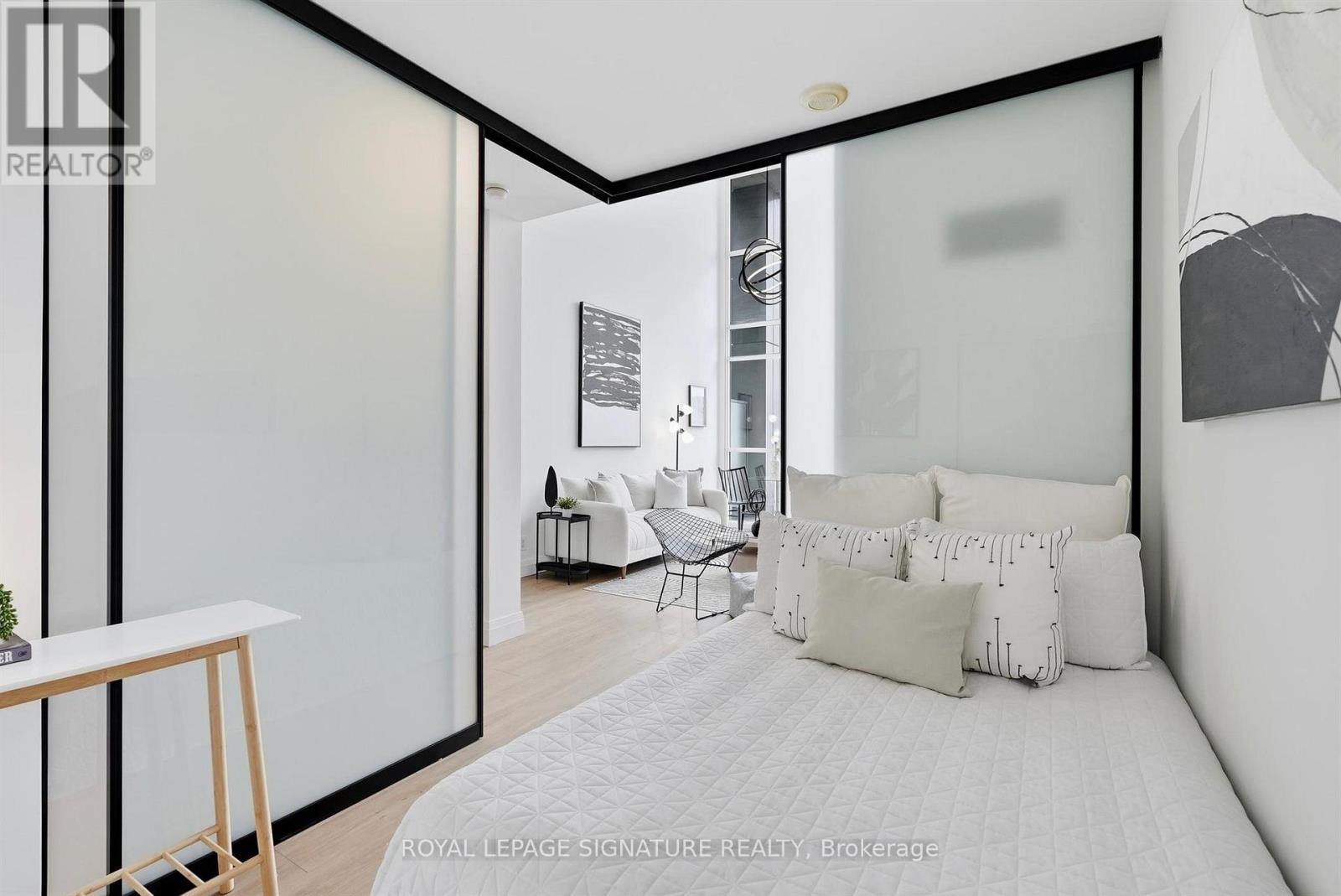 532 - 5 Hanna Avenue Property Photo 15
