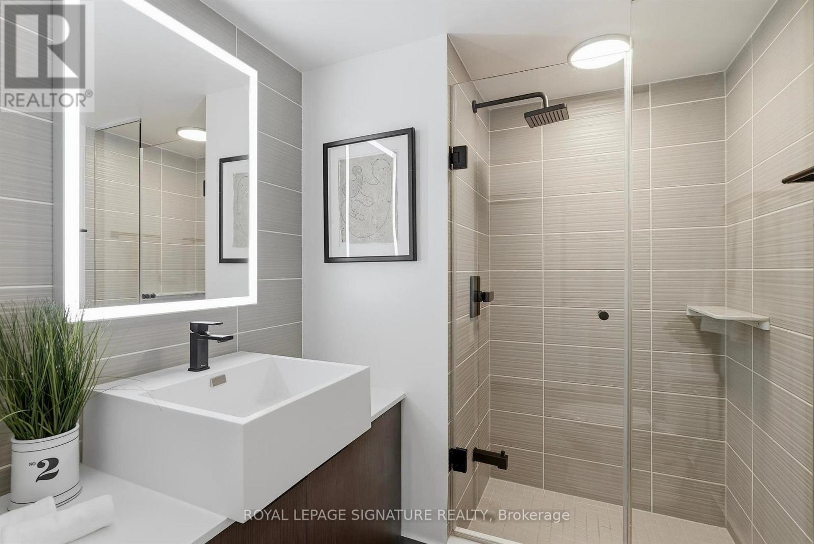 532 - 5 Hanna Avenue Property Photo 17