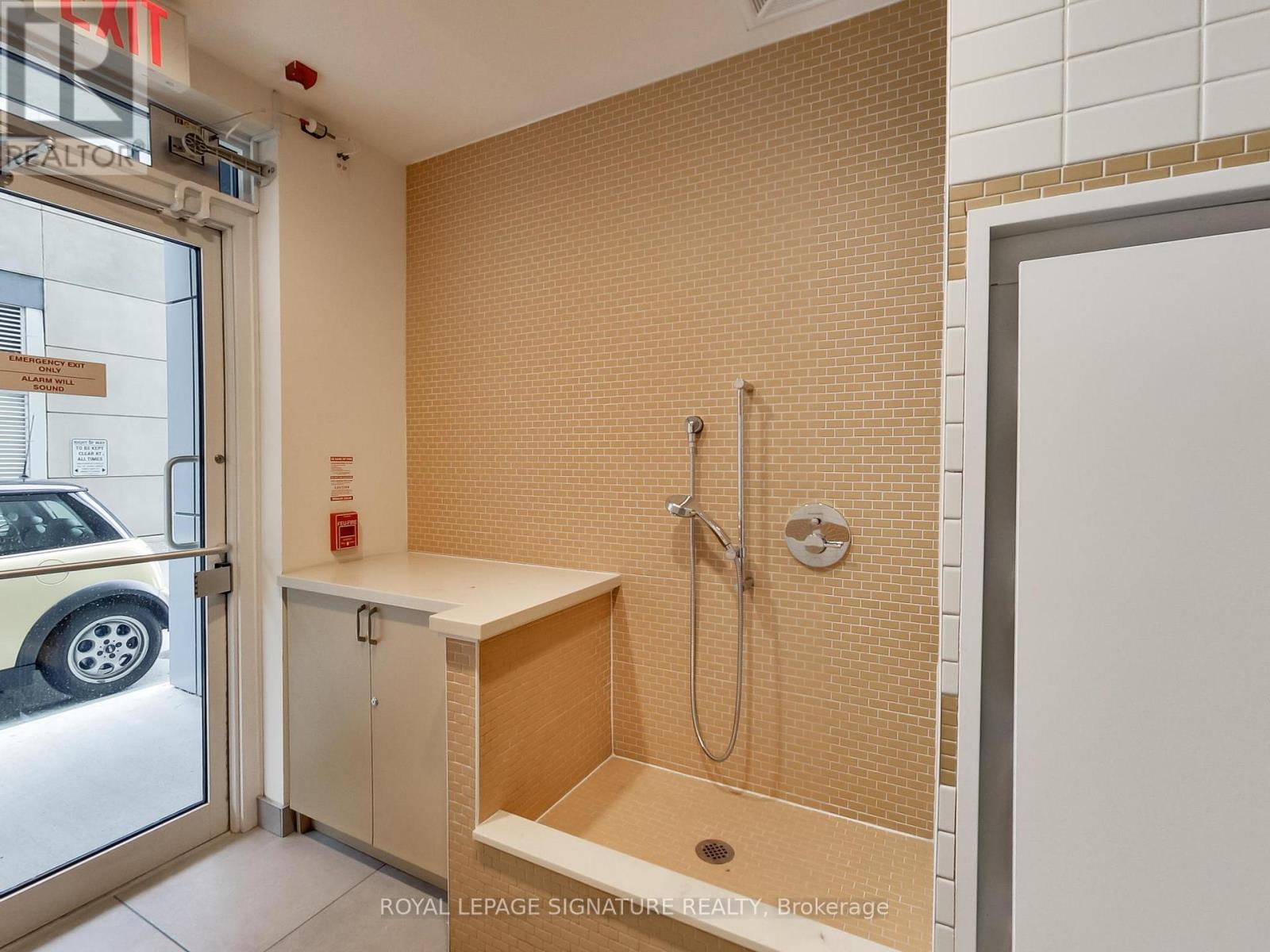 532 - 5 Hanna Avenue Property Photo 46