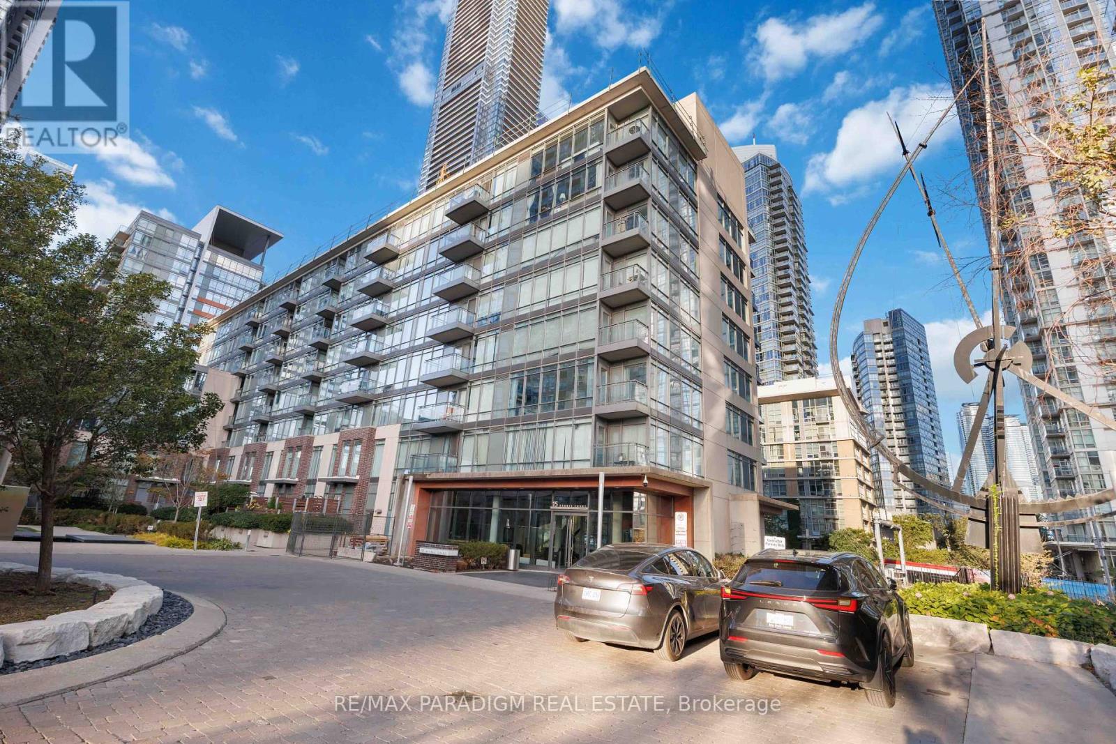326 - 15 BRUNEL COURT Property Photo 1
