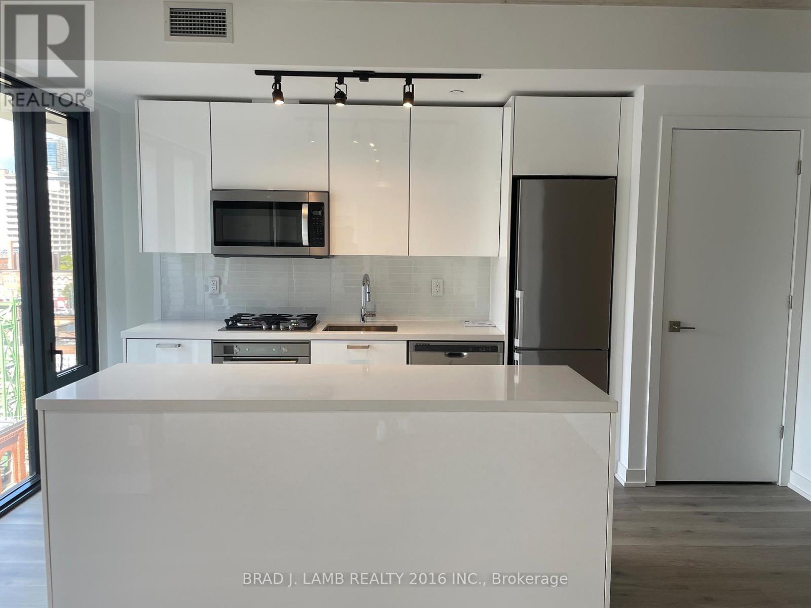 812 - 55 Ontario Street Property Photo 7