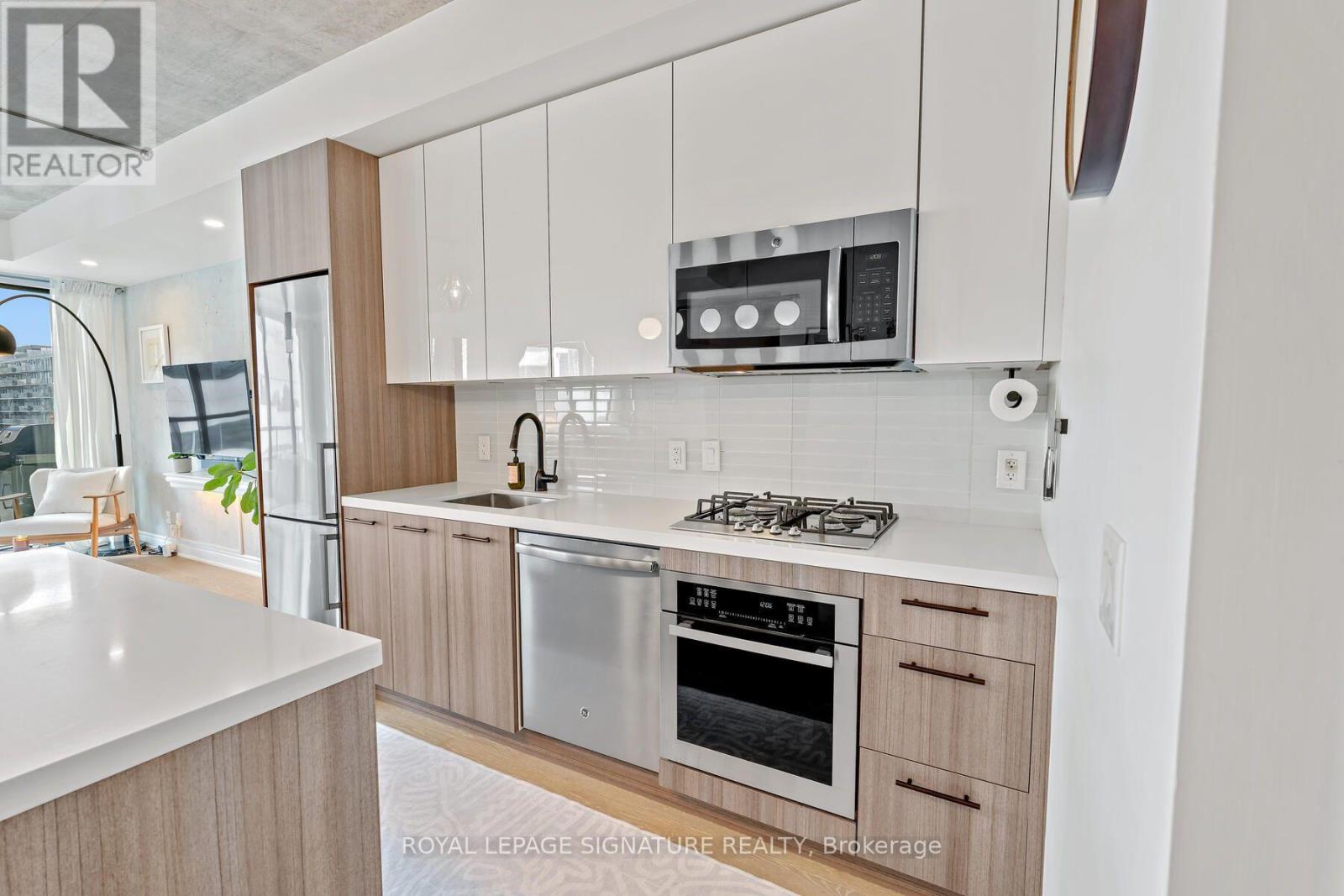 1203 - 608 Richmond Street W Property Photo 10
