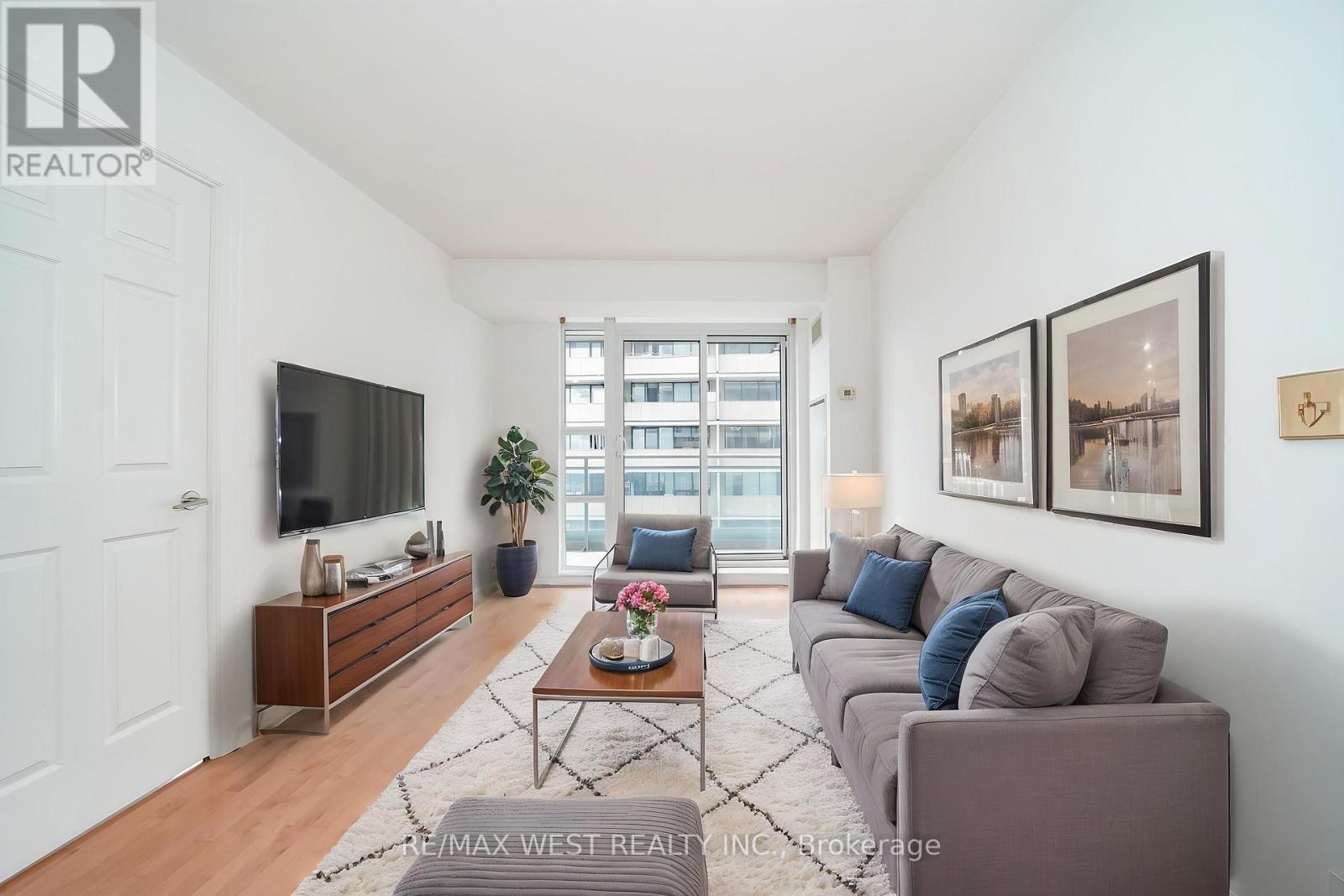 1211 - 736 Spadina Avenue Property Photo 3