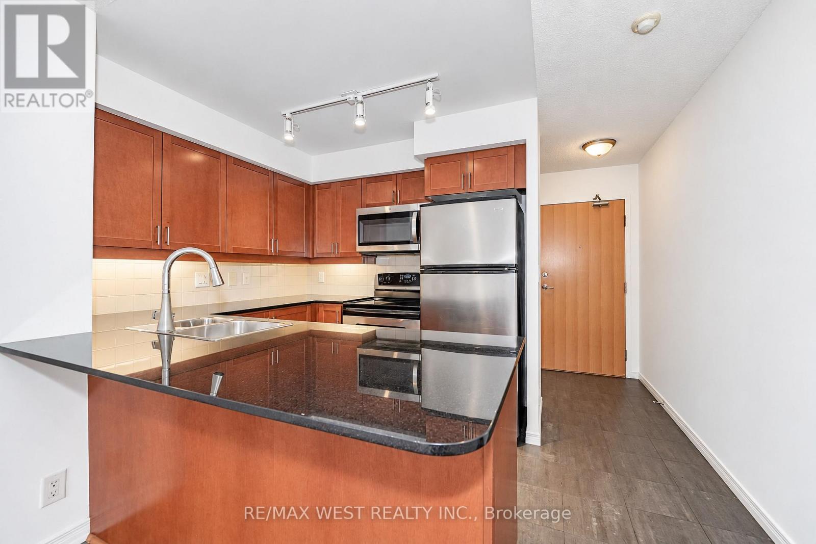 1211 - 736 Spadina Avenue Property Photo 4