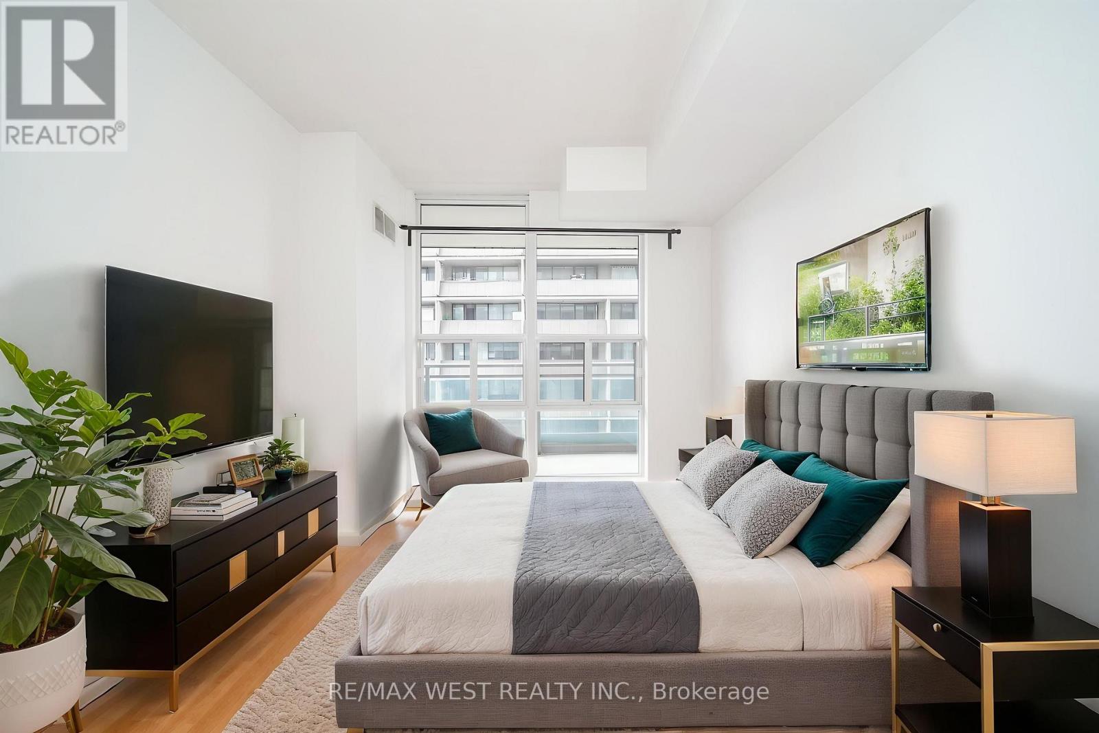 1211 - 736 Spadina Avenue Property Photo 5