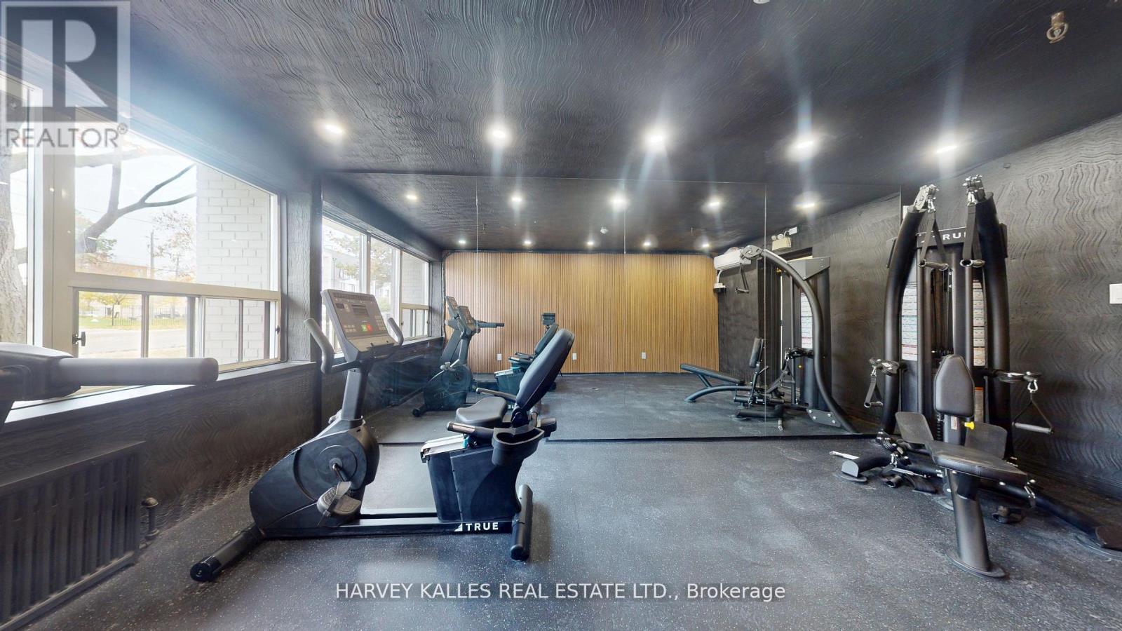 13 - 1 Marquette Avenue Property Photo 15