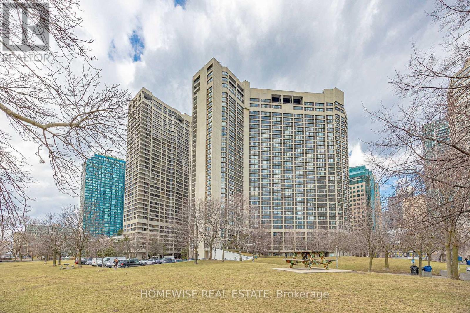 1808 - 33 Harbour Square Property Photo 1