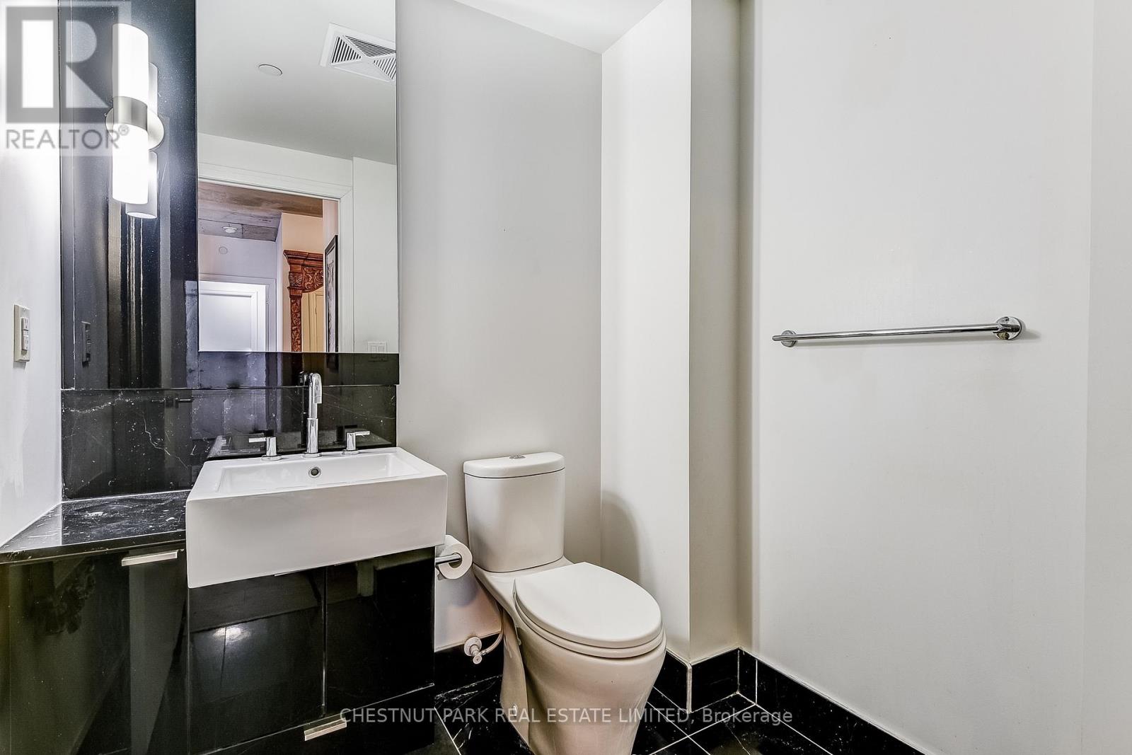 4005 - 88 Blue Jays Way Property Photo 25