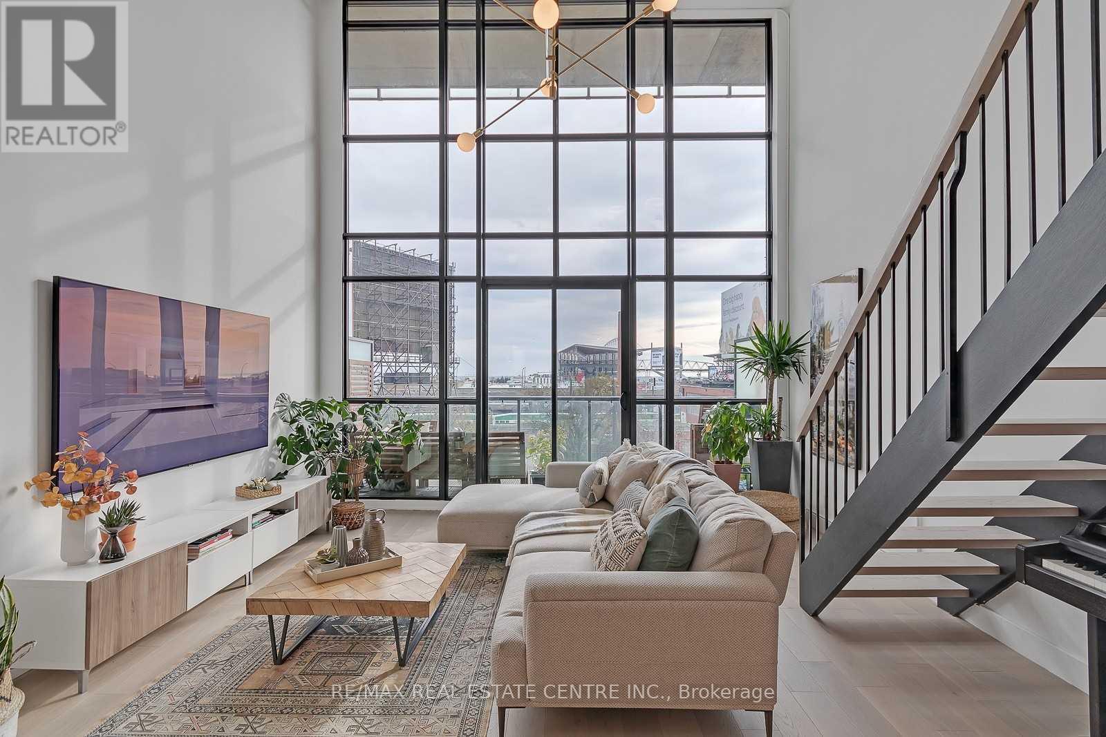 407 - 5 Hanna Avenue Property Photo 1