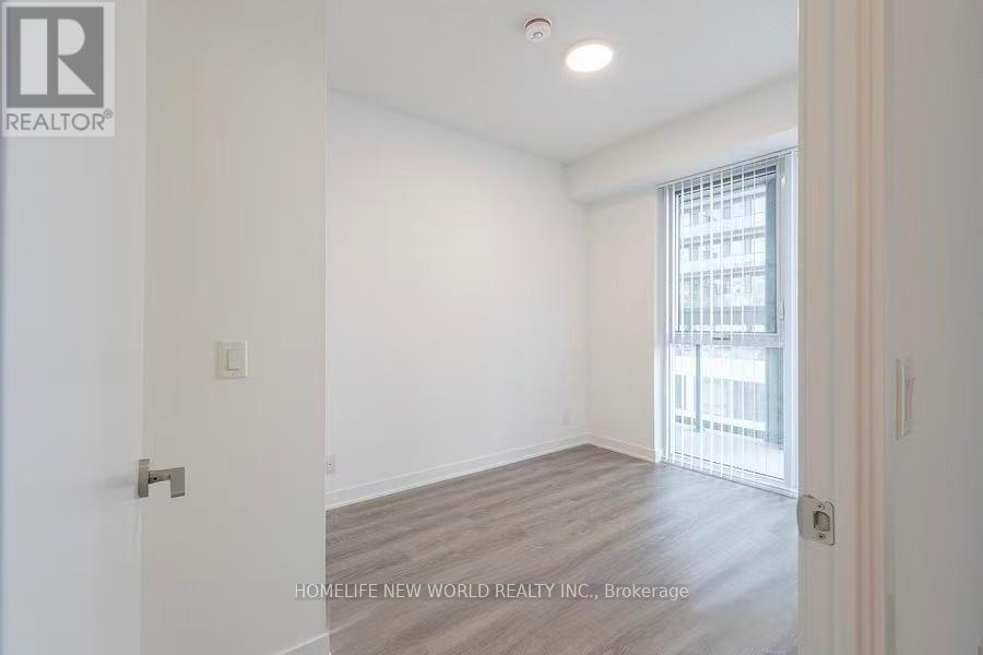 802 - 180 Front Street E Property Photo 7