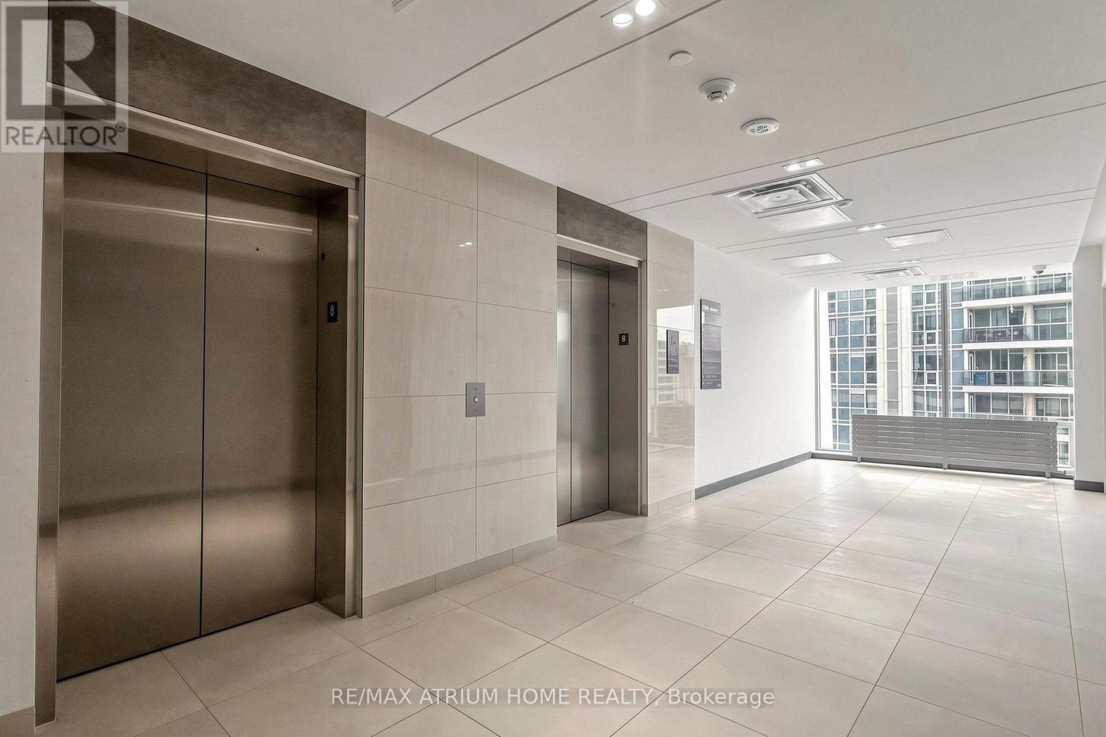 800-810 - 5801 Yonge Street Property Photo 3