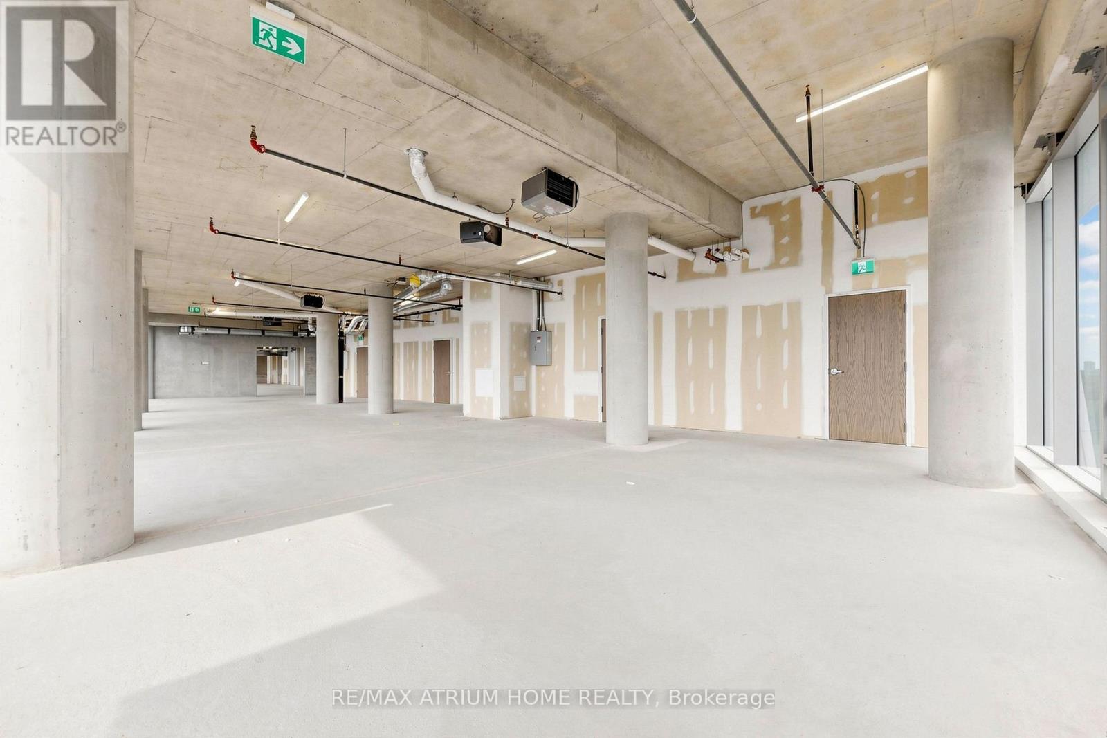 800-810 - 5801 Yonge Street Property Photo 8