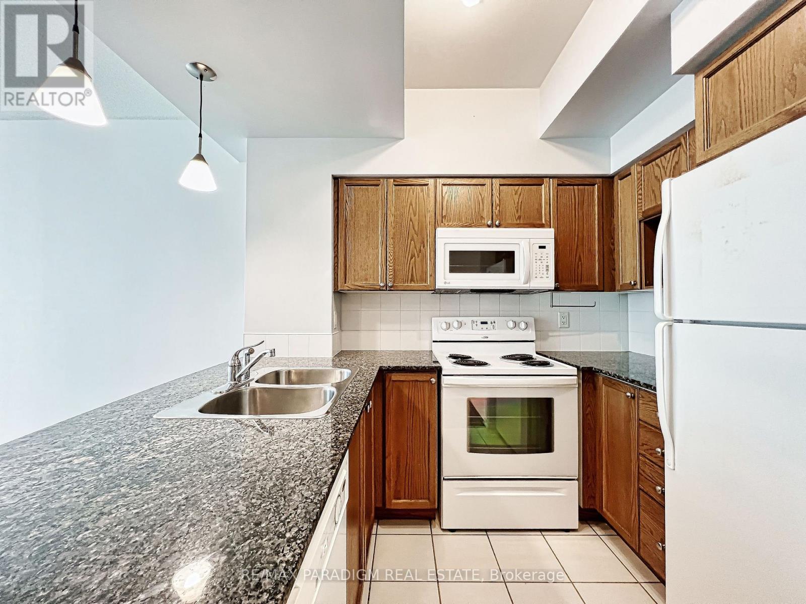 3713 - 18 Yonge Street Property Photo 10