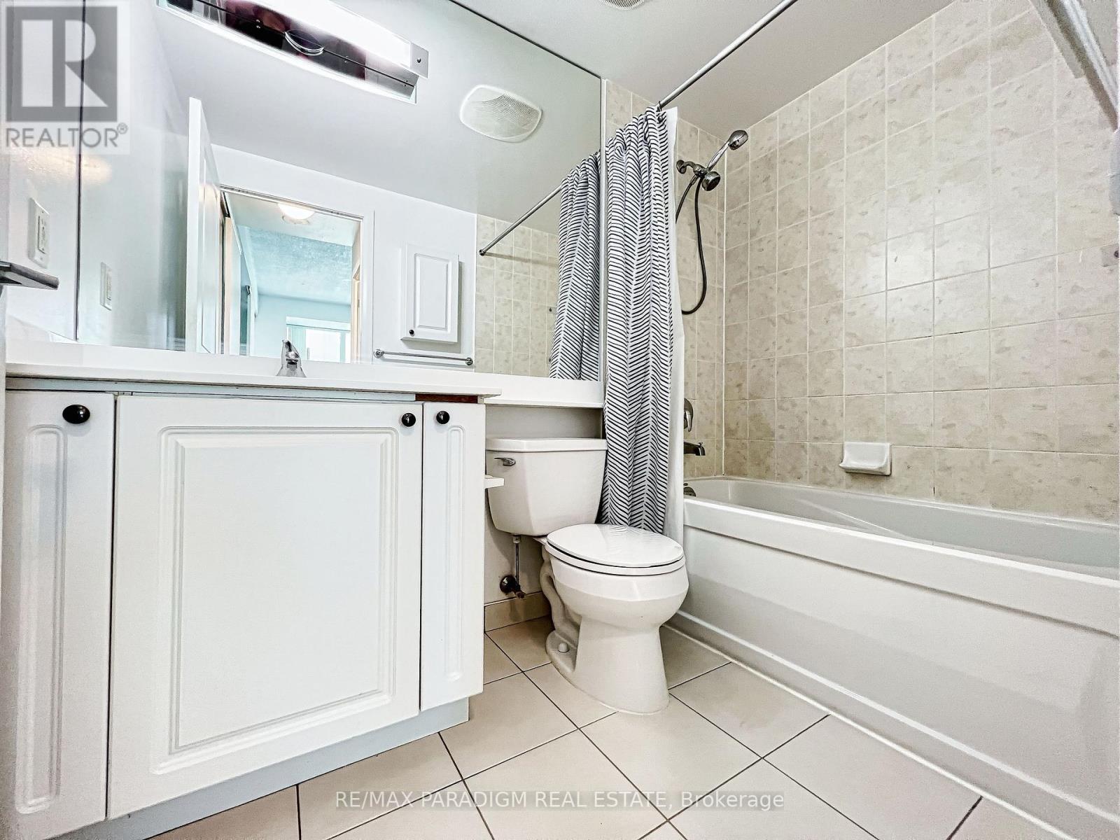 3713 - 18 Yonge Street Property Photo 28