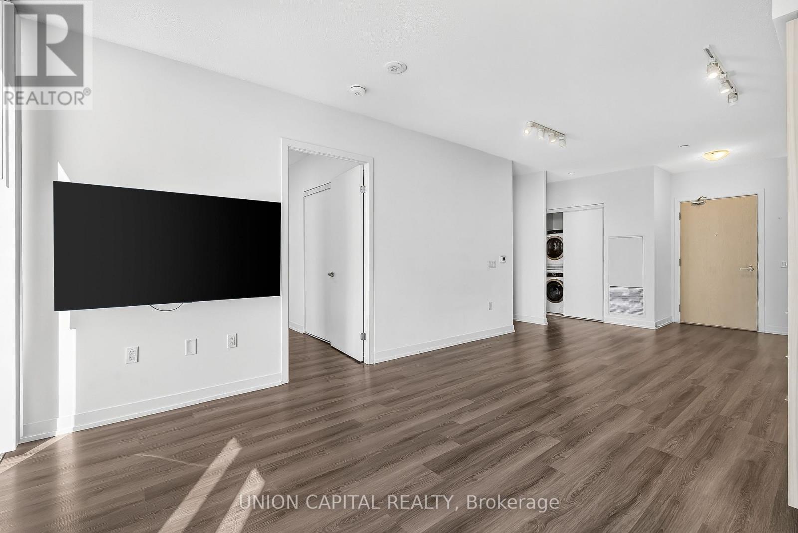 909 - 138 Downes Street Property Photo 6