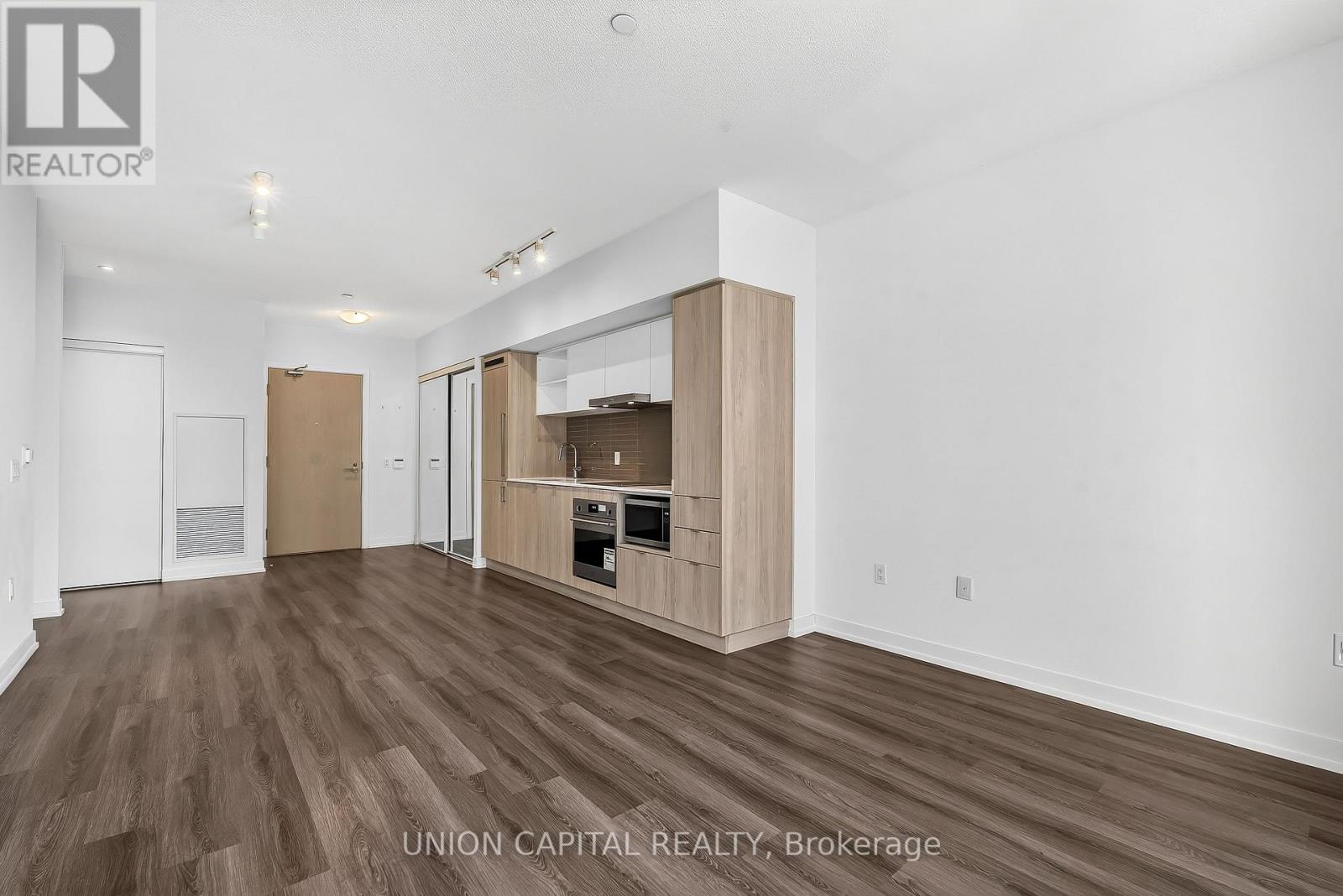 909 - 138 Downes Street Property Photo 8