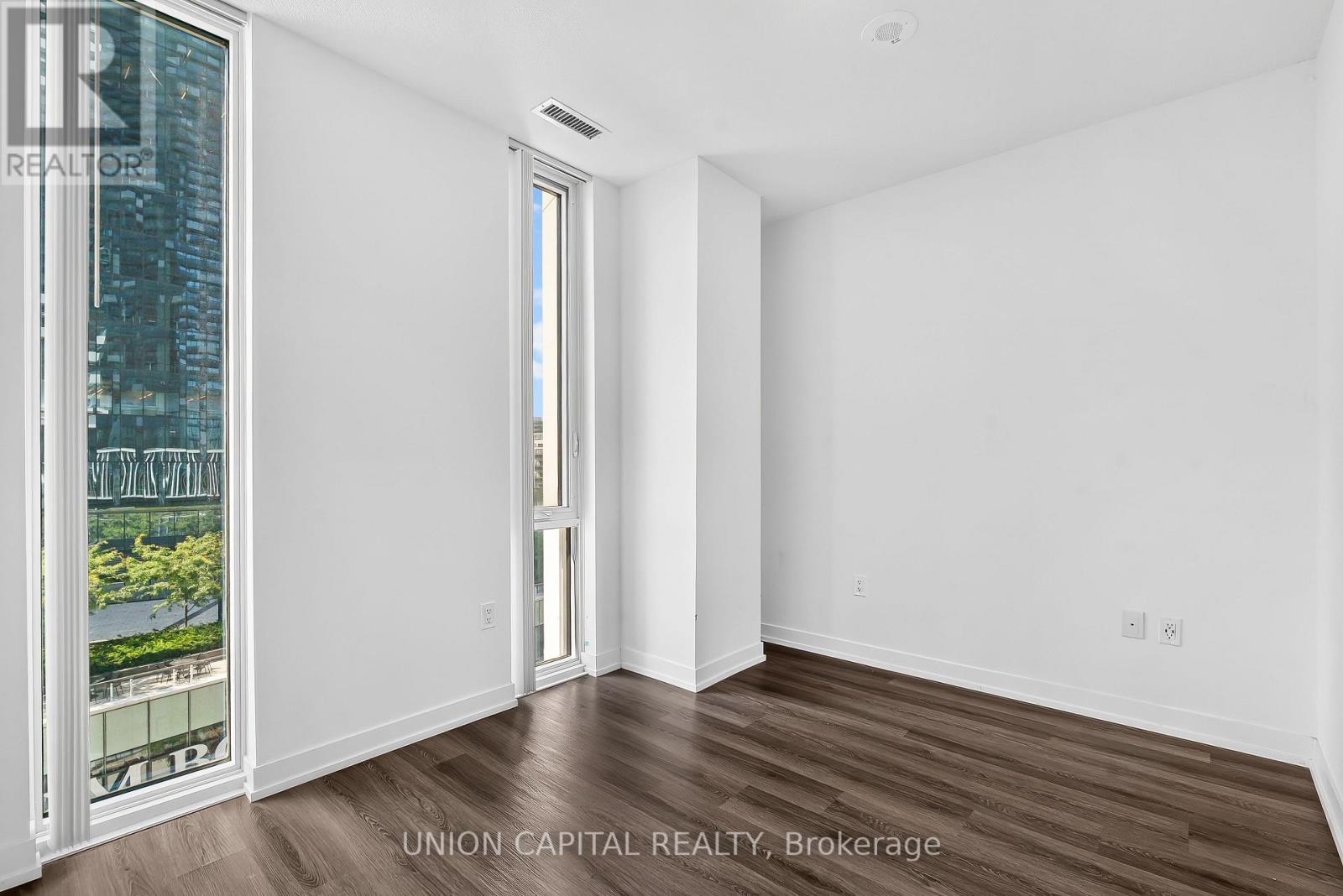 909 - 138 Downes Street Property Photo 12