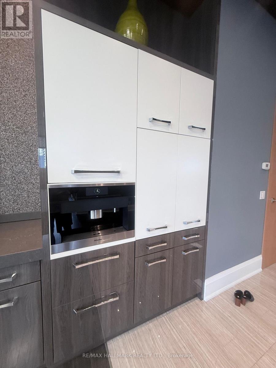 4789 Yonge Street Property Photo 9