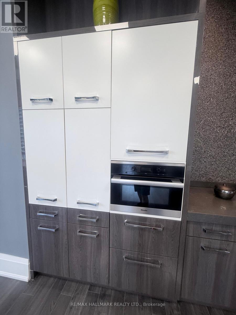 4789 Yonge Street Property Photo 11