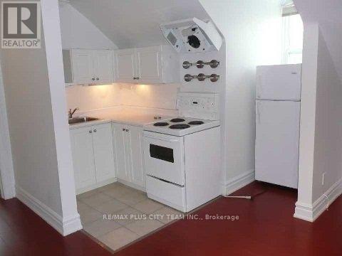 3 - 1745 Bathurst Street Property Photo 4