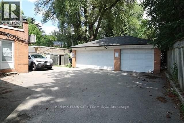 3 - 1745 Bathurst Street Property Photo 6