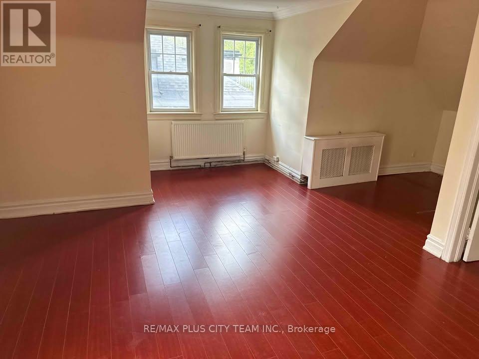 3 - 1745 Bathurst Street Property Photo 8