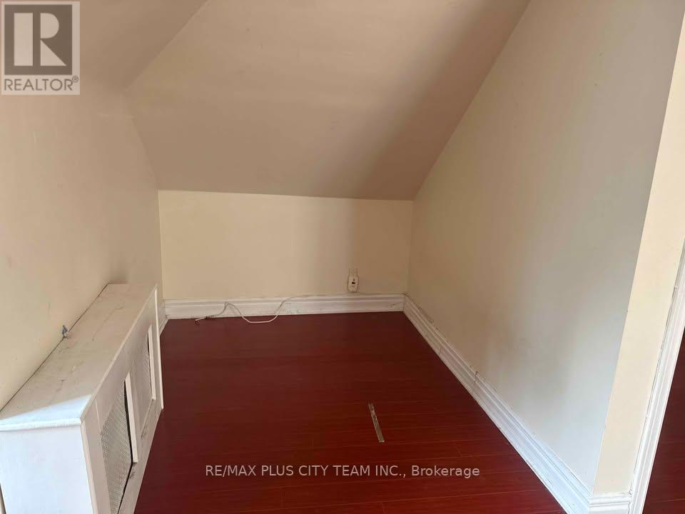 3 - 1745 Bathurst Street Property Photo 9