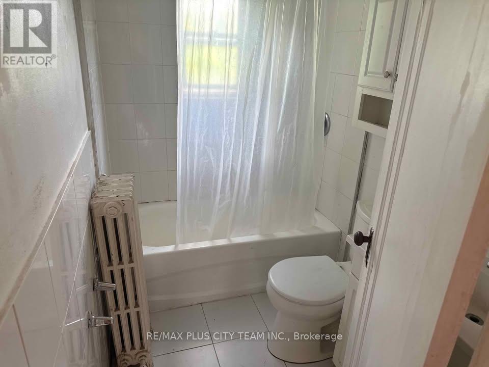 3 - 1745 Bathurst Street Property Photo 11