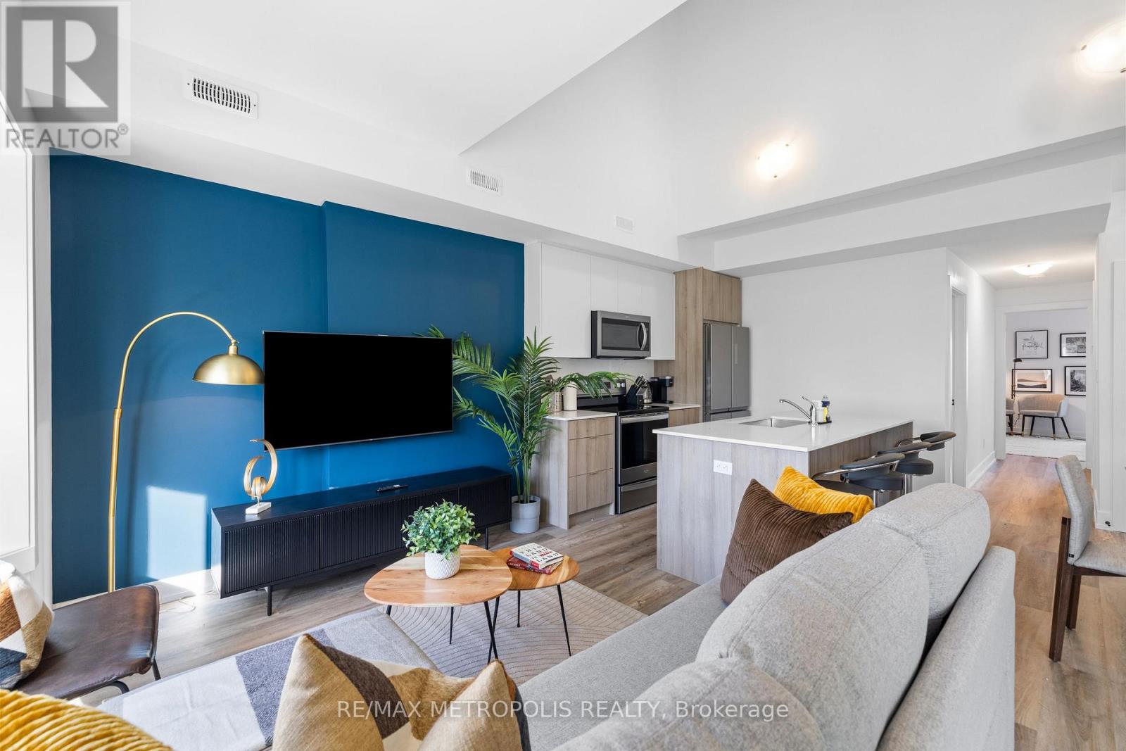 447 Lansdowne Avenue Property Photo 3