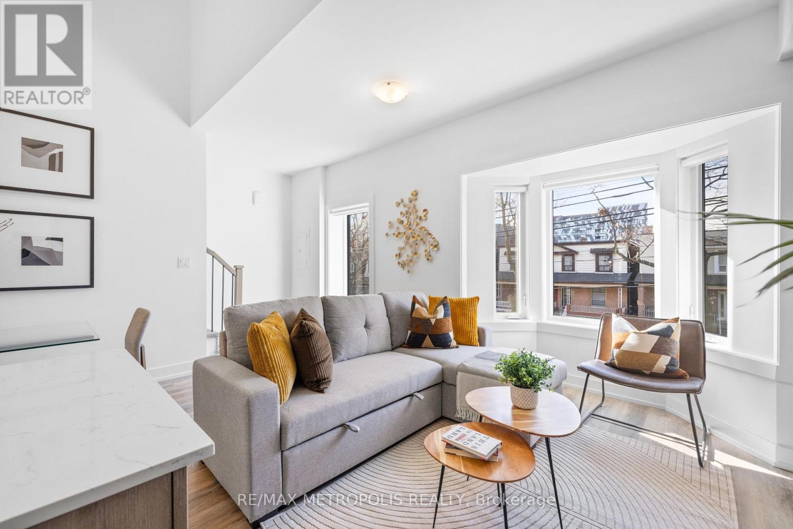 447 Lansdowne Avenue Property Photo 4