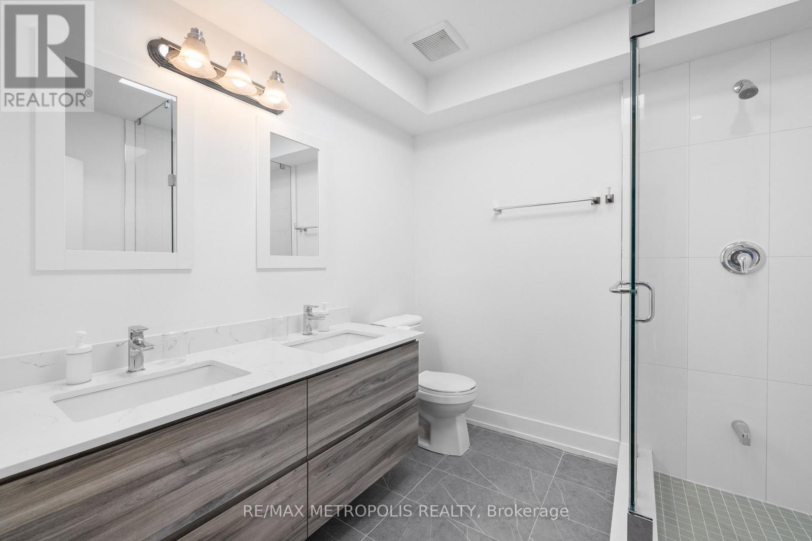 447 Lansdowne Avenue Property Photo 9